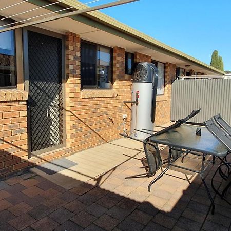 Centrepoint Motel Deniliquin Exterior photo