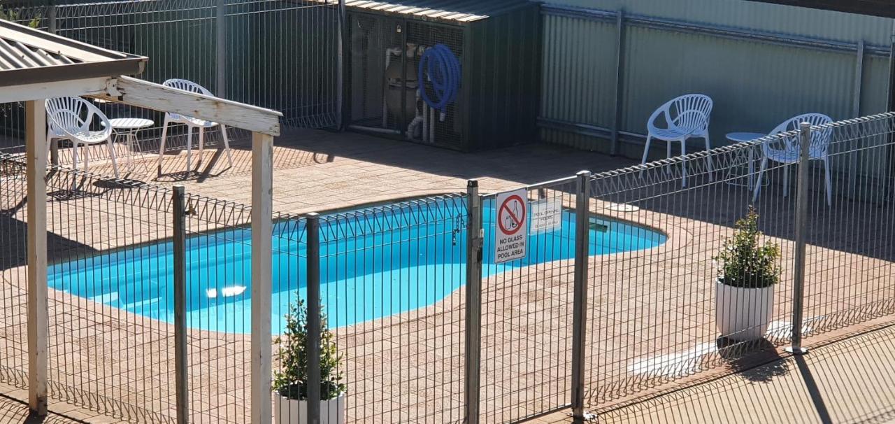 Centrepoint Motel Deniliquin Exterior photo