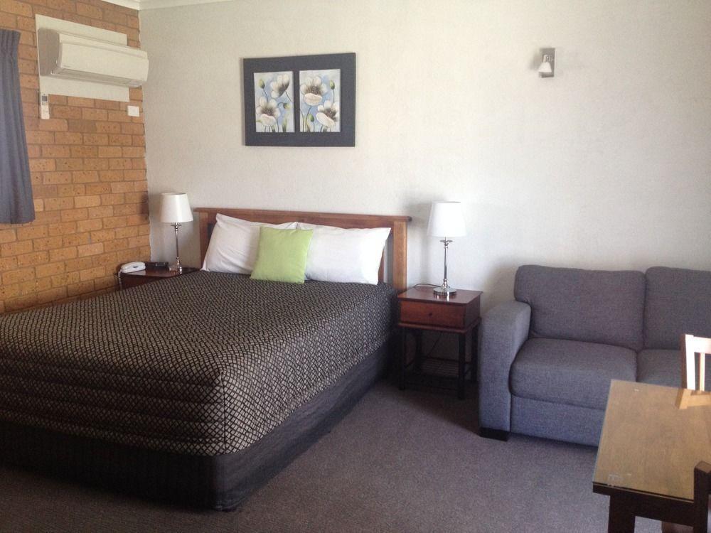 Centrepoint Motel Deniliquin Exterior photo