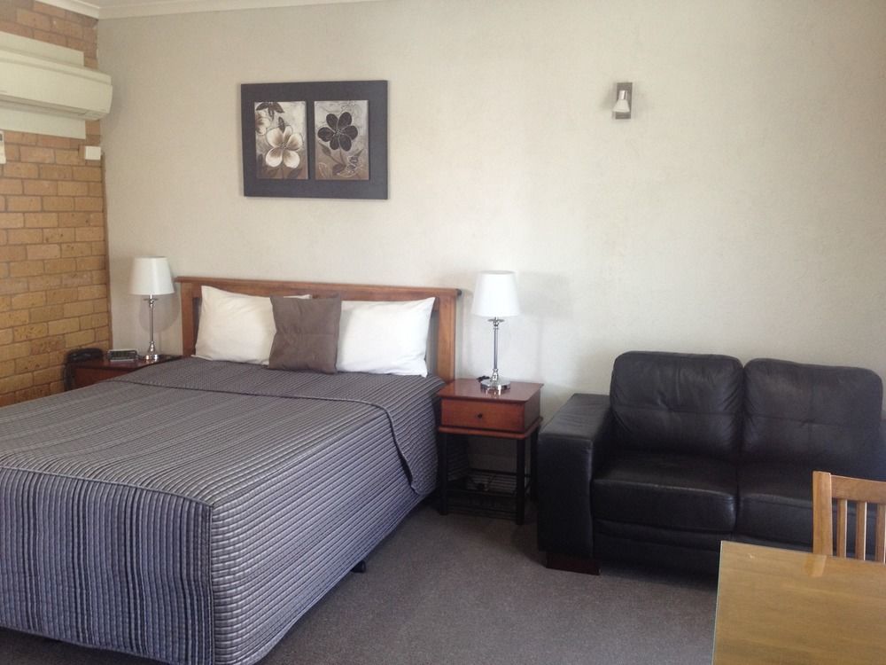 Centrepoint Motel Deniliquin Exterior photo