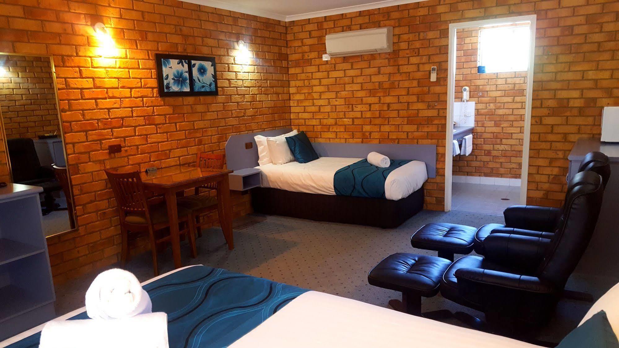 Centrepoint Motel Deniliquin Exterior photo