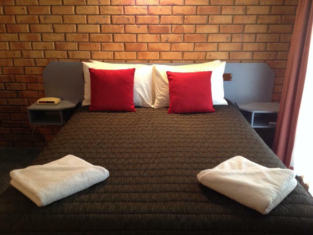 Centrepoint Motel Deniliquin Exterior photo